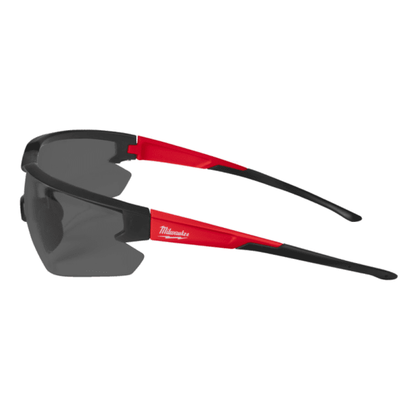 Ochelari de protectie cu lentila fumurie anti-zgariere/aburire Milwaukee