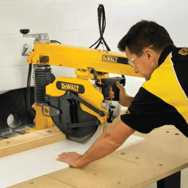 Fierastrau cu brat radial DeWalt DW729KN